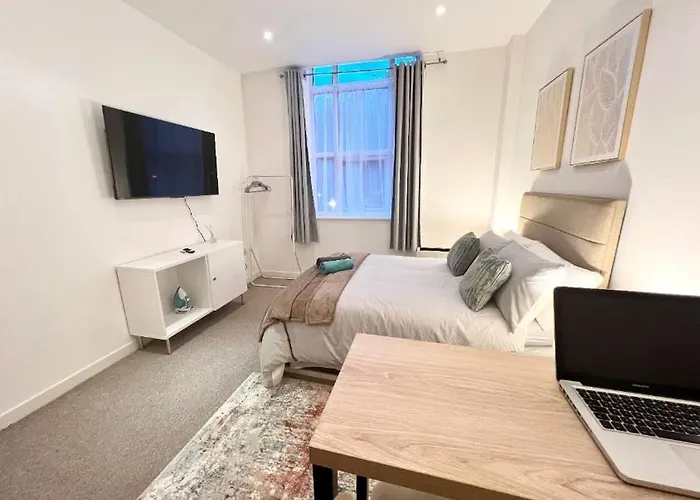 Luxury Studio With Super Fast Wifi Gated Development